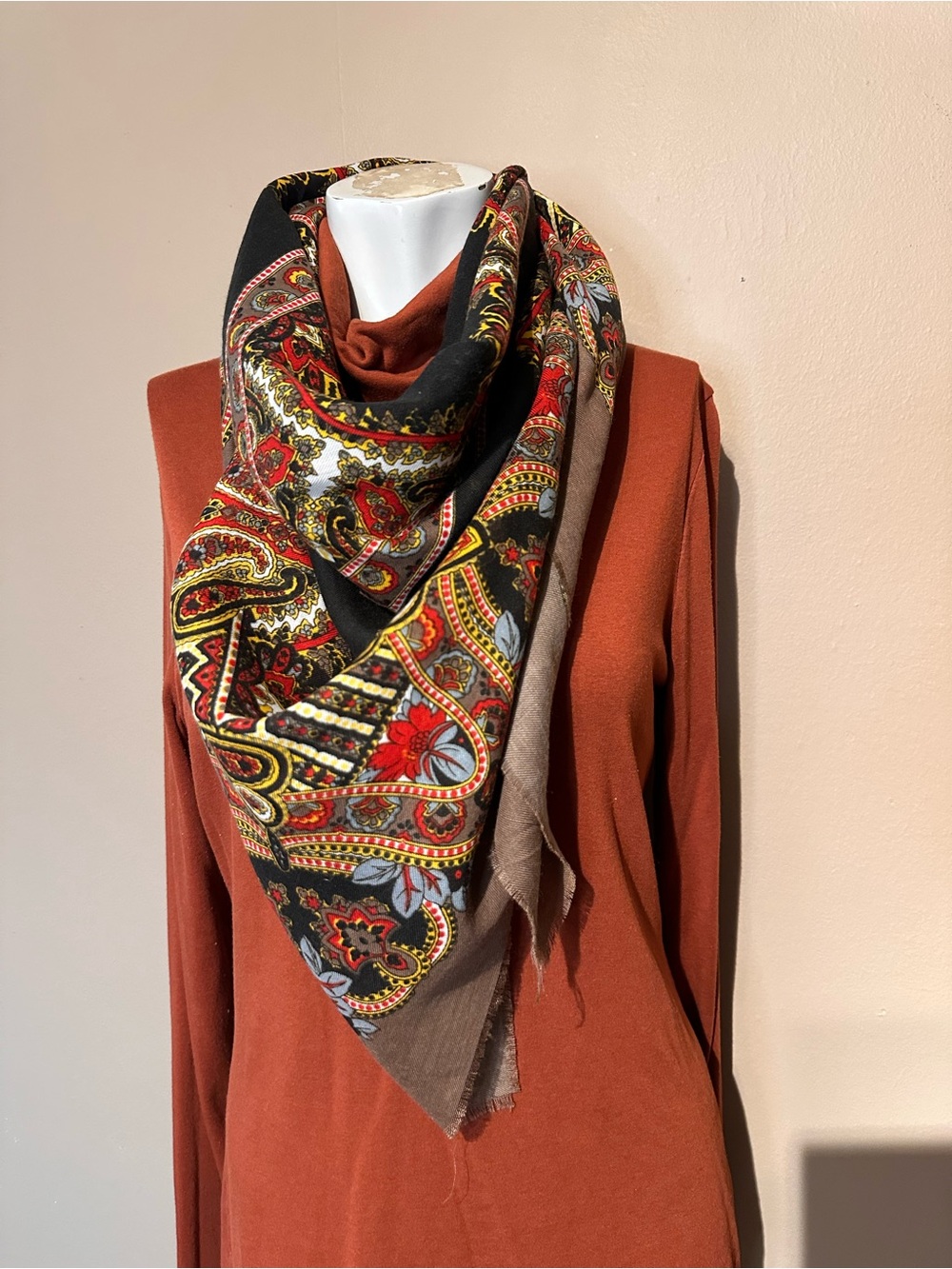 Little Edie vintage 100% acrylic paisley fall colors scarf - Picture 7 of 9
